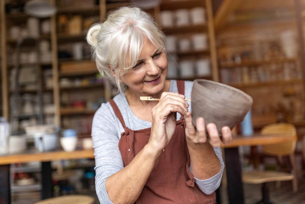 What Are the Benefits of Art Classes for Seniors?